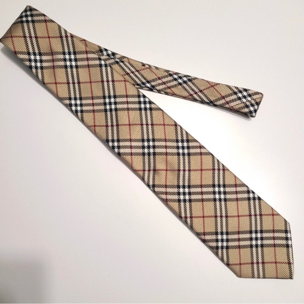 Burberry tie, 100% silk.